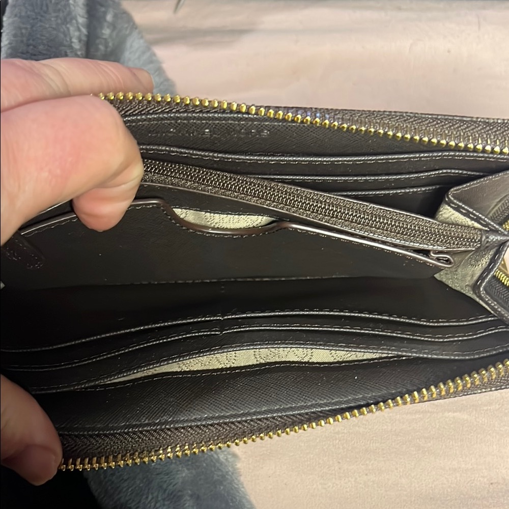 Michael Kors Brown Wristlet Long Wallet- Brown Monogrammed Brand New retail $98 - Picture 11 of 11
